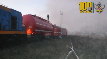 Пожарные поезда ФГП ВО ЖДТ России участвовали в тушении пожара в складском здании